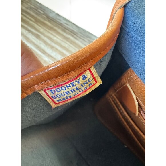 Dooney & Bourke Crossbody Bag Women’s 10” Black AWL Pebbled Leather Tan Trim - Picture 8 of 9